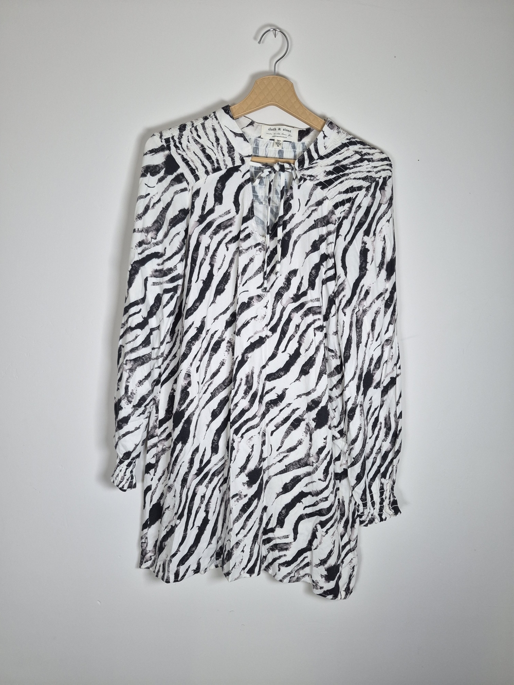 Cloth & Stone Anthropologie Zebra Print Long Sleeve Tunic Blouse M